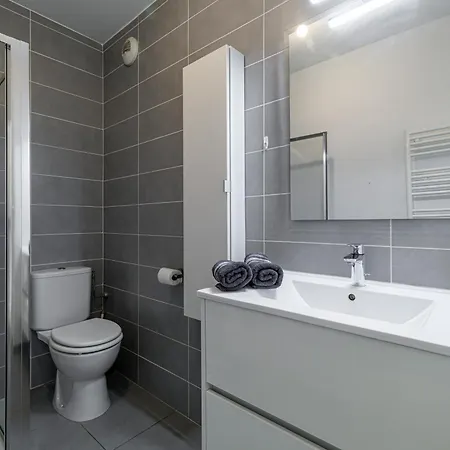 2 Pieces Lumineux Quartier Du Port Apartman *